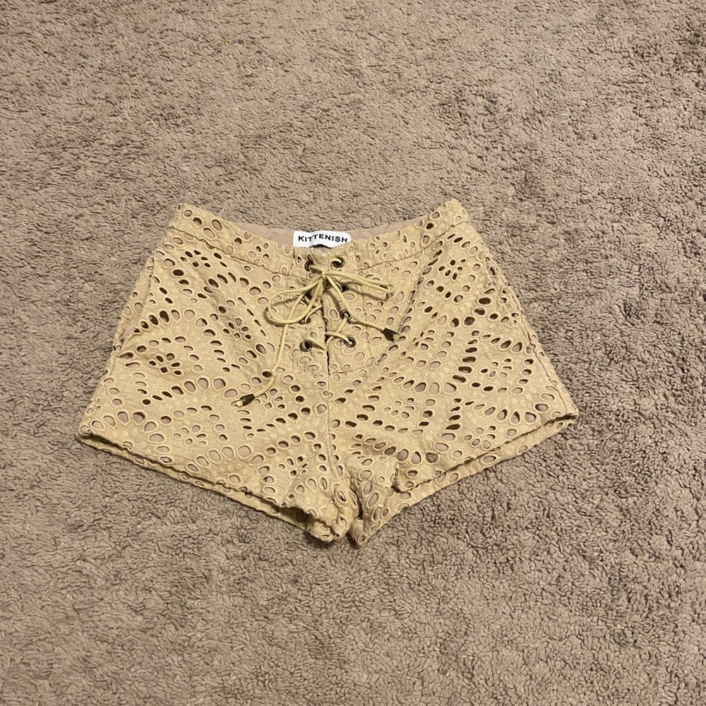 Kittenish shorts